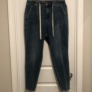 JUDY BLUE Awesome Ankle Jogger Jean 16W Lightly Distressed Drawstring